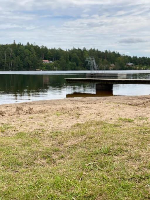 Mysigt Hus Med Natur & Jacuzzi I Olofstorp Goteborg Esterno foto