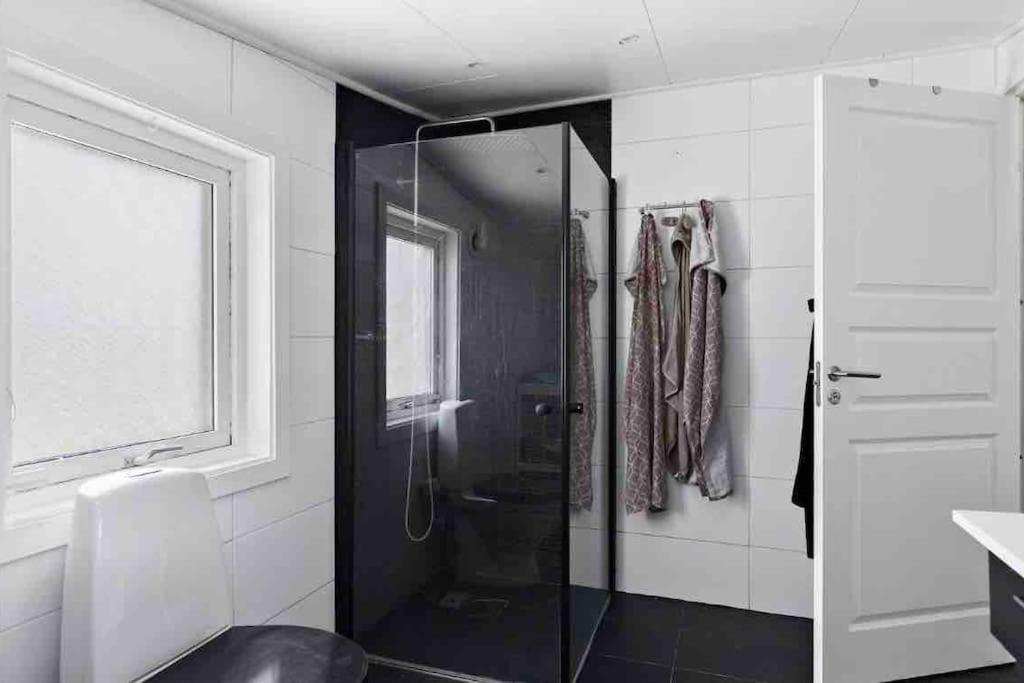 Mysigt Hus Med Natur & Jacuzzi I Olofstorp Goteborg Esterno foto