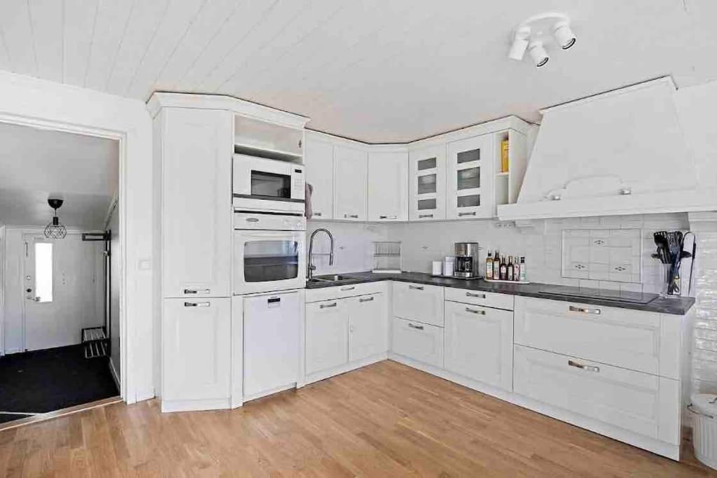 Mysigt Hus Med Natur & Jacuzzi I Olofstorp Goteborg Esterno foto