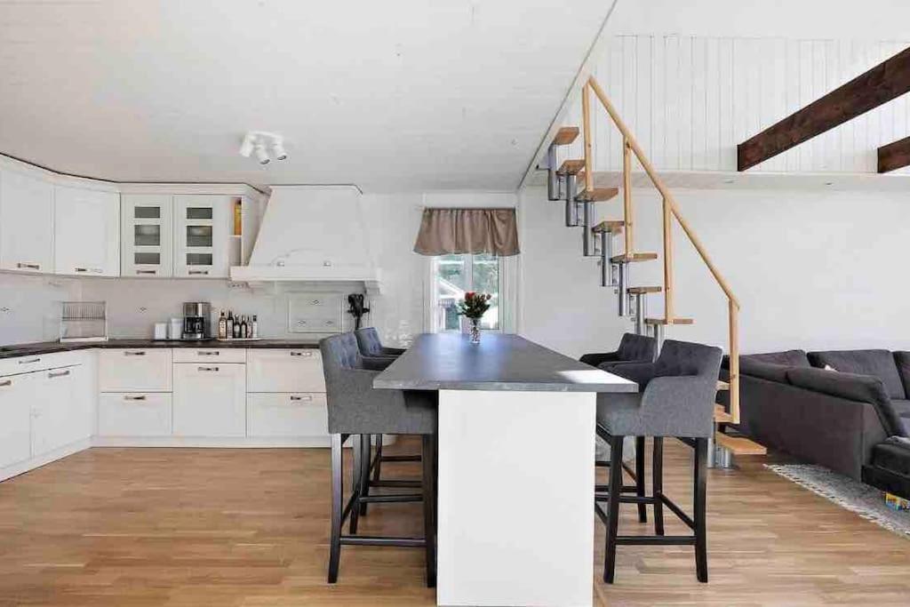 Mysigt Hus Med Natur & Jacuzzi I Olofstorp Goteborg Esterno foto
