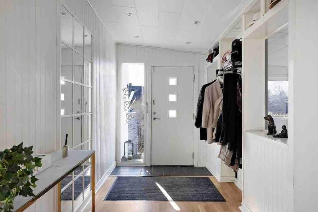 Mysigt Hus Med Natur & Jacuzzi I Olofstorp Goteborg Esterno foto